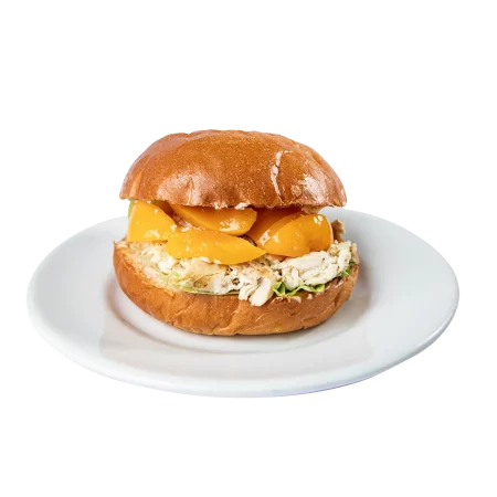 Sandwich de pollo con durazno