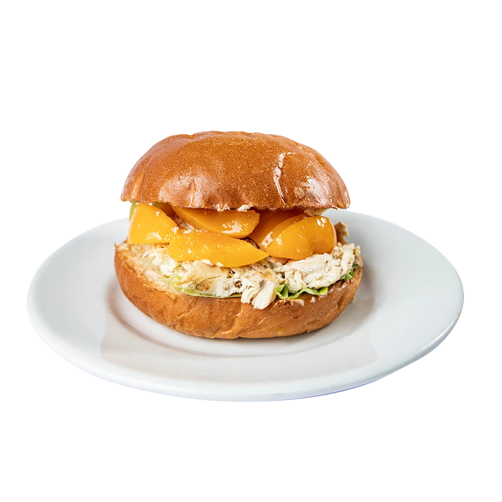 Sandwich de pollo con durazno